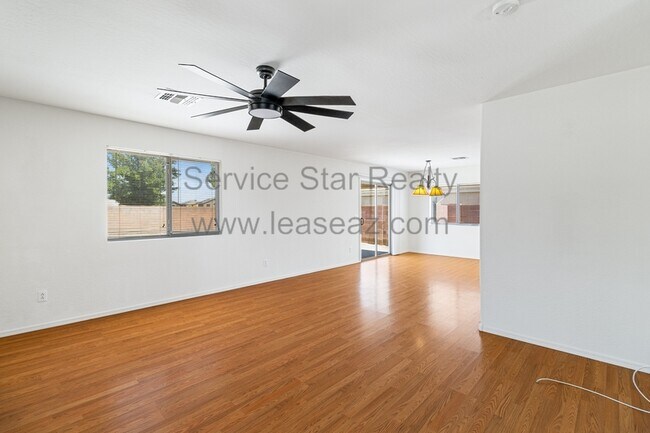 Building Photo - 5760 E Valley View Dr