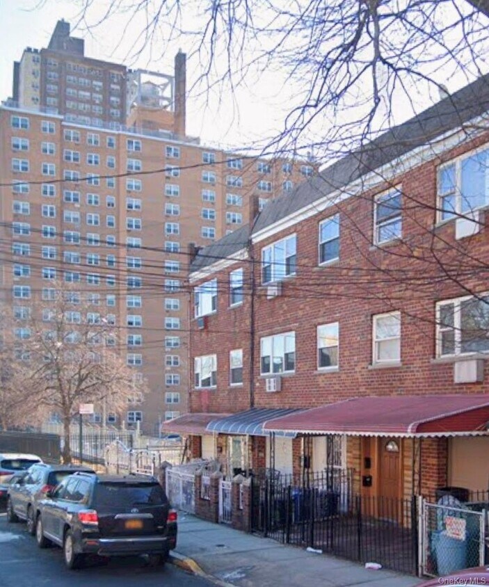 Foto principal - 762 E 211th St