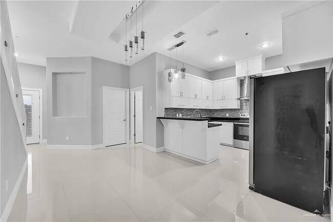 Dining Area - 3016 S L St