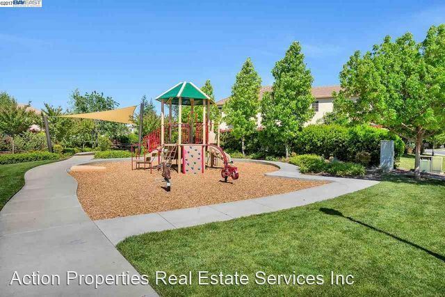 Building Photo - 4 br, 3 bath House - 1325 Mallard Creek Drive