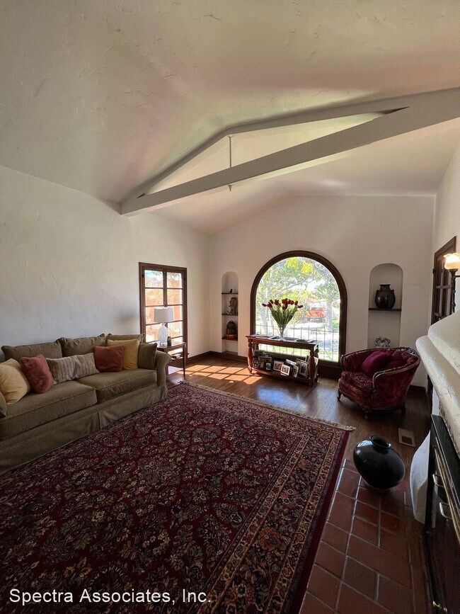 Building Photo - 4 br, 3 bath House - 1204 N. Howard St.