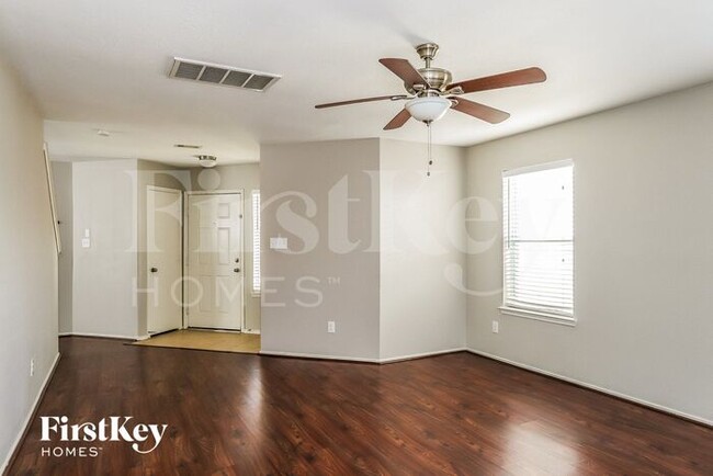 Foto del edificio - 2110 Nichole Woods Dr