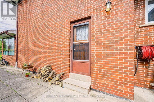 Building Photo - 98 Weldrick Rd W