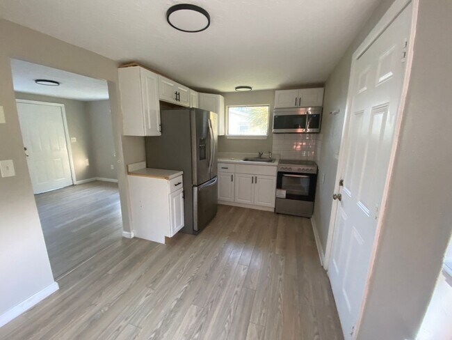 Foto del edificio - 310 Pine Ave