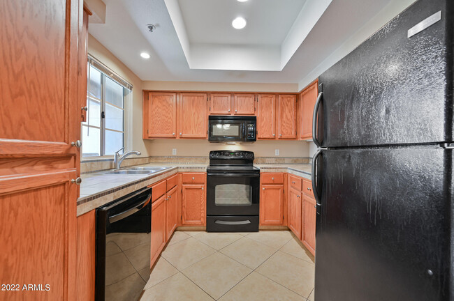 Foto del edificio - 9451 E Becker Ln
