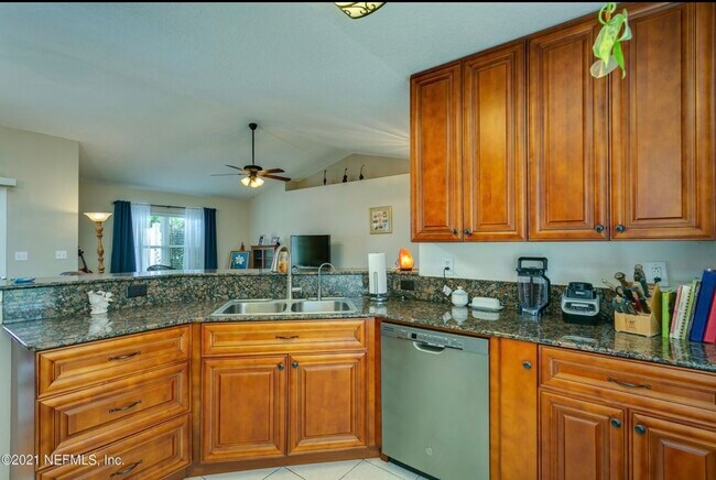 Foto del edificio - 453 Island View Cir