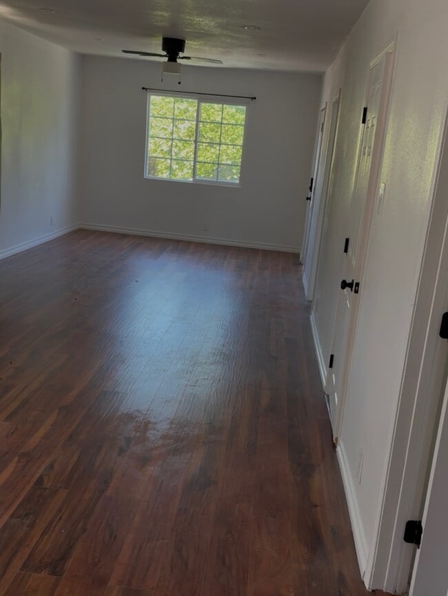 Living Area - 526 Brooks Ave