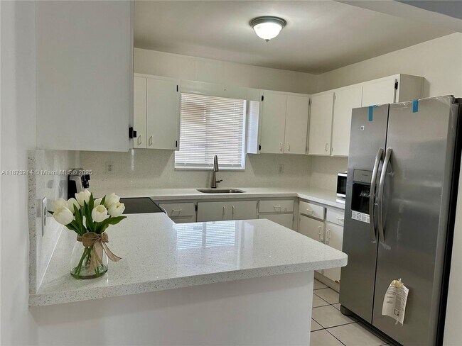 Foto del edificio - 3041 W 76th St