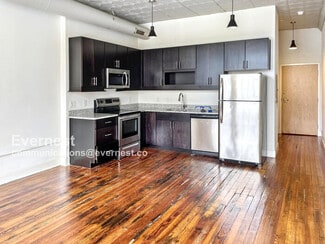 Building Photo - 17 W Main St