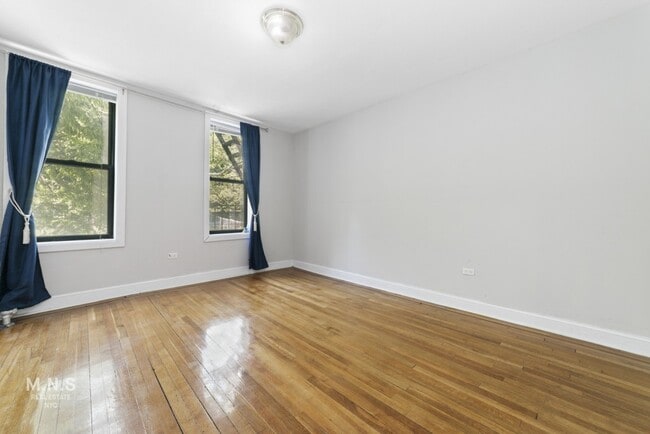 Foto del edificio - 86-02 Park Ln S