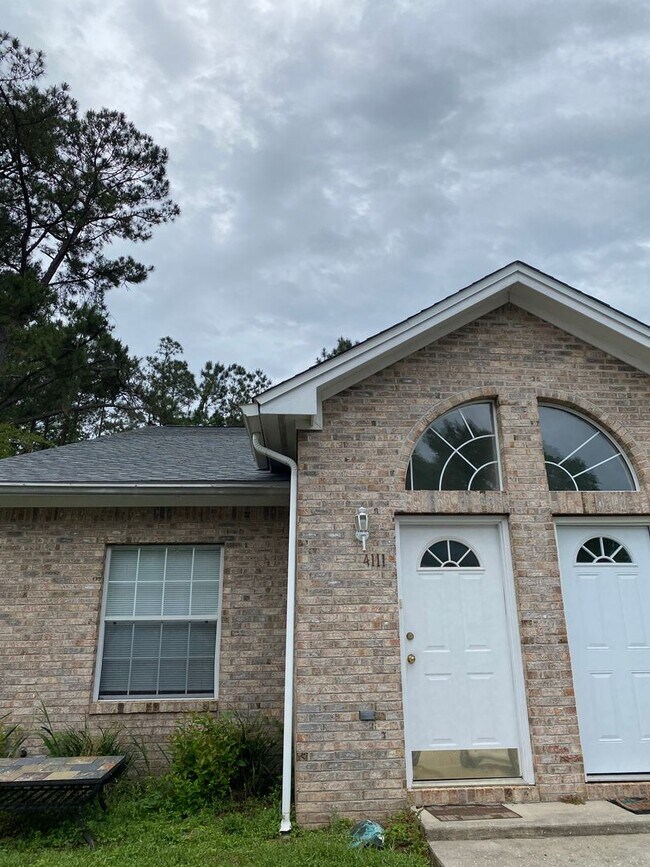 Building Photo - 2/2 with Bonus Room Near Costco and a shor...