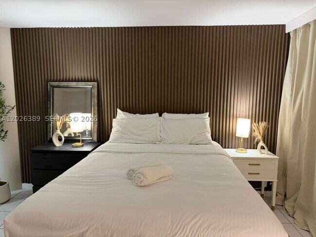 Foto del edificio - 7904 West Dr