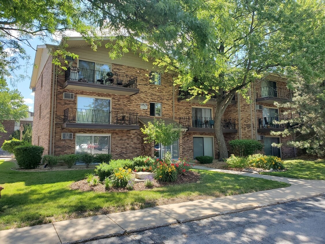 14000 Waterbury Dr Unit 1004, Crestwood, IL 60445 Condo for Rent in