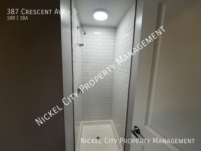 Foto del edificio - 387 Crescent Ave