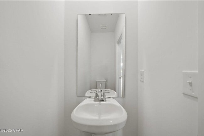 Building Photo - 5876 Tyndall Pl