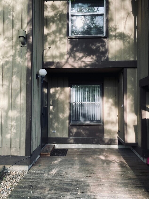 Building Photo - 604 N Hough St