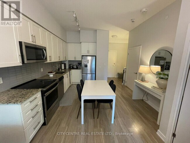 Photo du bâtiment - 4085-4085 Parkside Village Dr