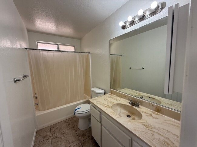 Building Photo - 3711