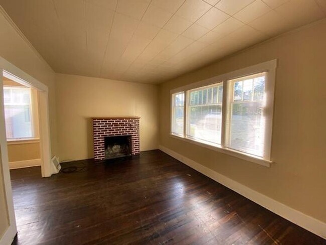 Building Photo - 4 Bedroom 1 Bath Home near WWU