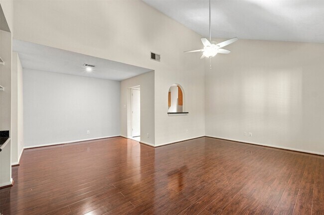 Building Photo - 1100 Augusta Dr