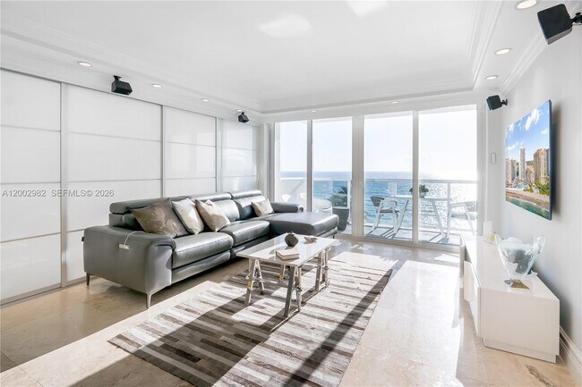 Foto del edificio - 3140 S Ocean Dr