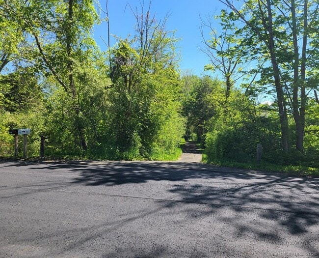 Building Photo - 1167 Bullet Hill Rd