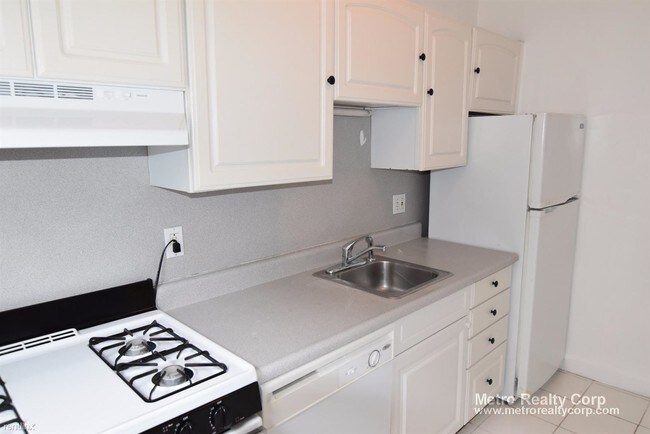 Building Photo - 1143 Beacon St