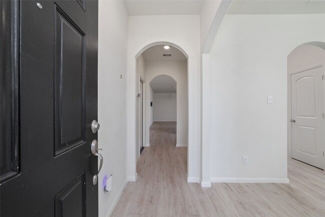 Building Photo - 3000 Iron Woods Dr