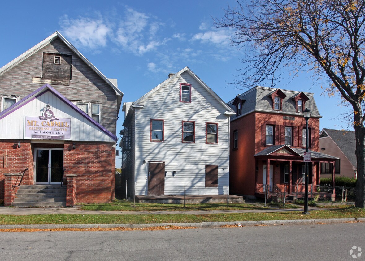 16 Weld St, Rochester, NY 14605 Apartments in Rochester, NY