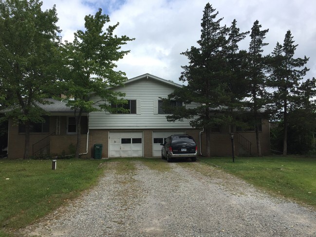 A la izquierda de la unidad - 321 Lillian Ct