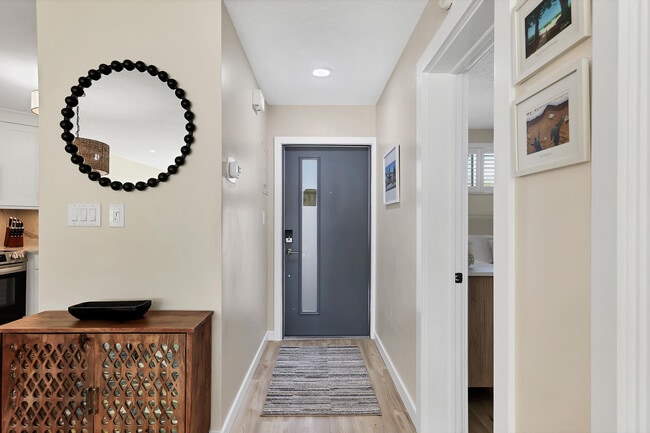 Building Photo - 500 S Washington Dr