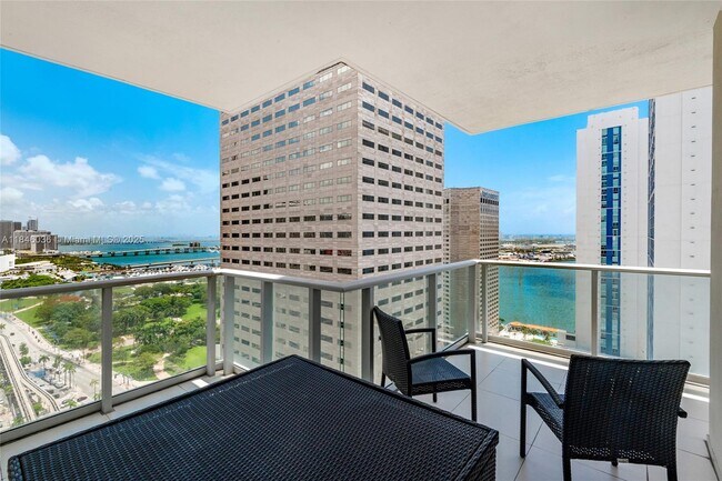 Foto del edificio - 300 S Biscayne Blvd