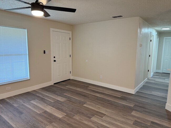 Foto del edificio - 3 Bedroom/1 Bathroom Single Family Home