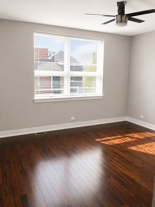 Foto del edificio - 6115 N Elston Ave