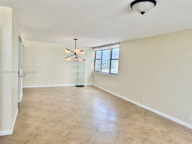 Foto del edificio - 3180 S Ocean Dr