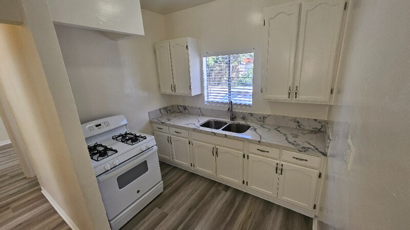 Foto principal - 342 1/2 Douglas St