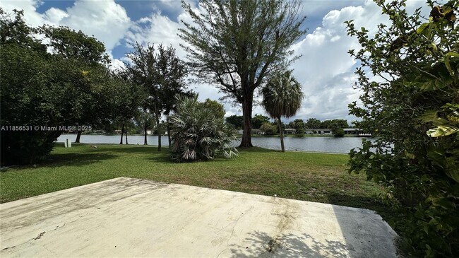 Foto del edificio - 10680 Cherry Ave