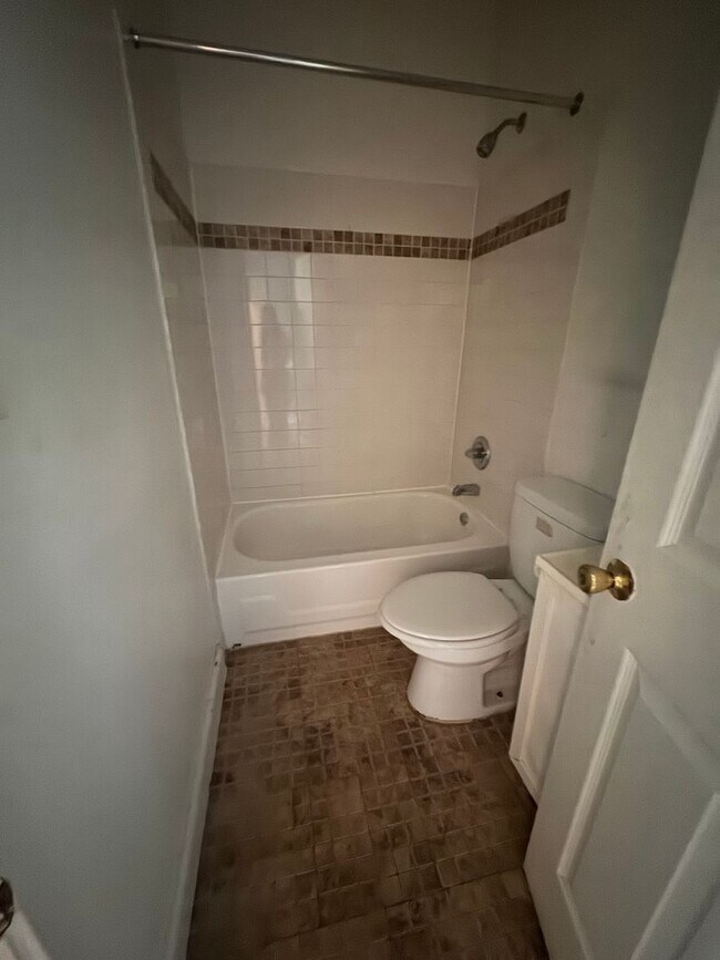 Foto del edificio - 4716 Woodland Ave