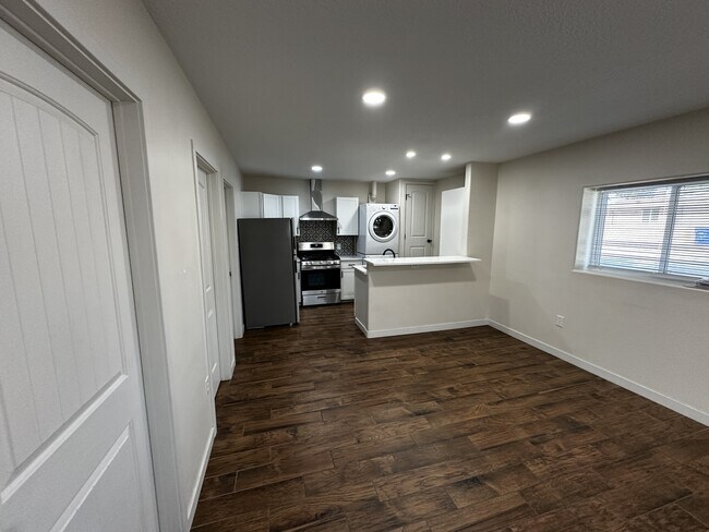 Foto del edificio - 4702 Marble Ave