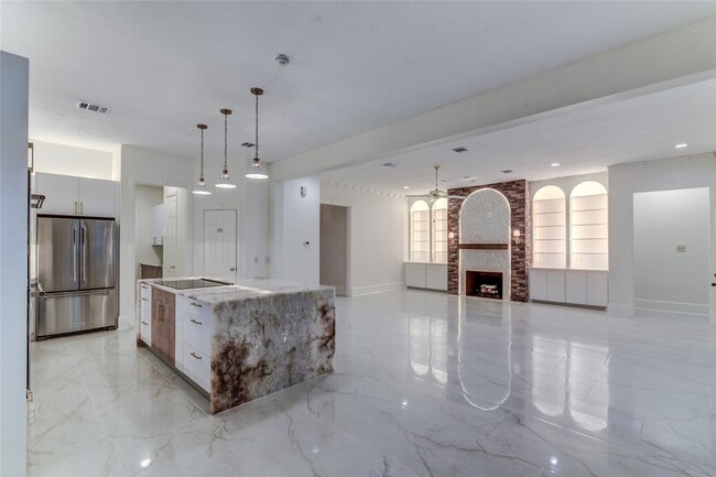 Building Photo - 90 Heathrow Ln