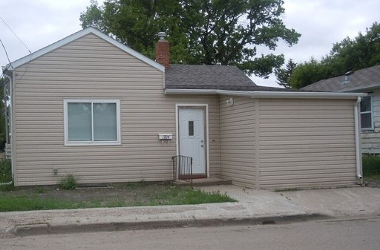 Primary Photo - House- SE