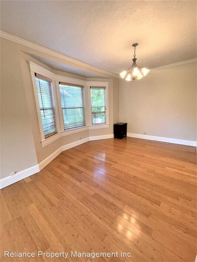Foto del edificio - 4 br, 2 bath House - 3802 NE Cleveland Ave.