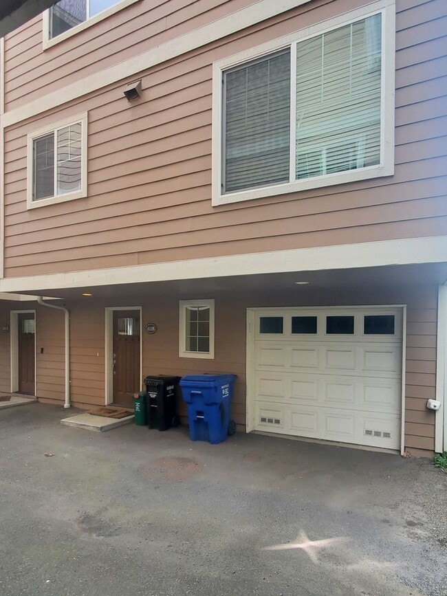 Building Photo - 411 NW Market St