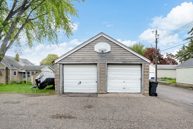 Foto del edificio - 1360 Dale St N