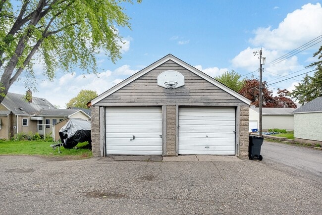 Building Photo - 1360 Dale St N