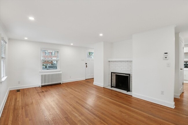 Building Photo - Renovated Home in Jackson Heights, Claymon...