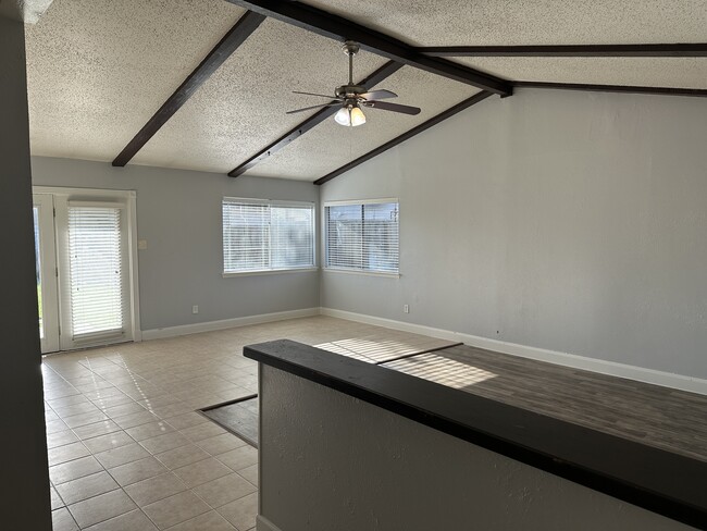 Building Photo - 2109 Cedarcrest Dr