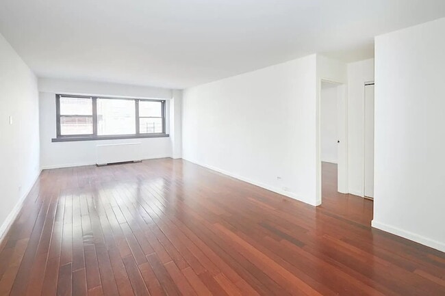 Building Photo - 1 BEDROOM 1 BATHROOM APARTMENT