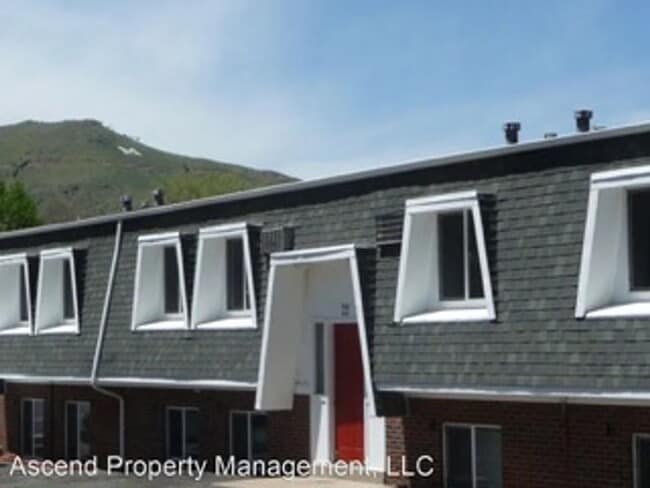 Building Photo - FREE PETS & UTILITIES BUNDLED! Charming 1BR Downtown Golden Apt with Dedicated A/C