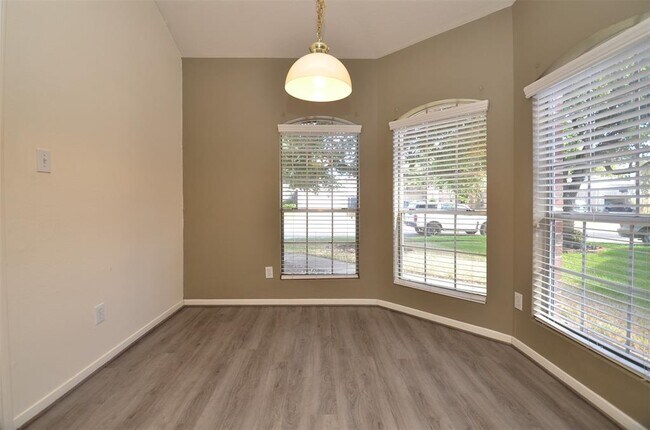 Foto del edificio - 19527 Juniper Vale Cir